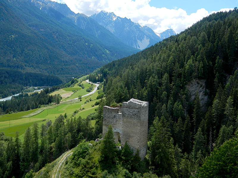 Dort unten f&uuml;hrt die Stra&szlig;e zur n&auml;chsten Herausforderung