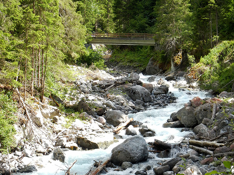 Wir wechseln mehrmals die Flussseite