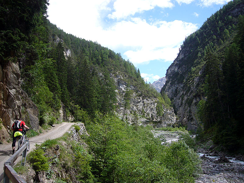 ... mit Wegen, die auf den Bildern viel flacher aussehen