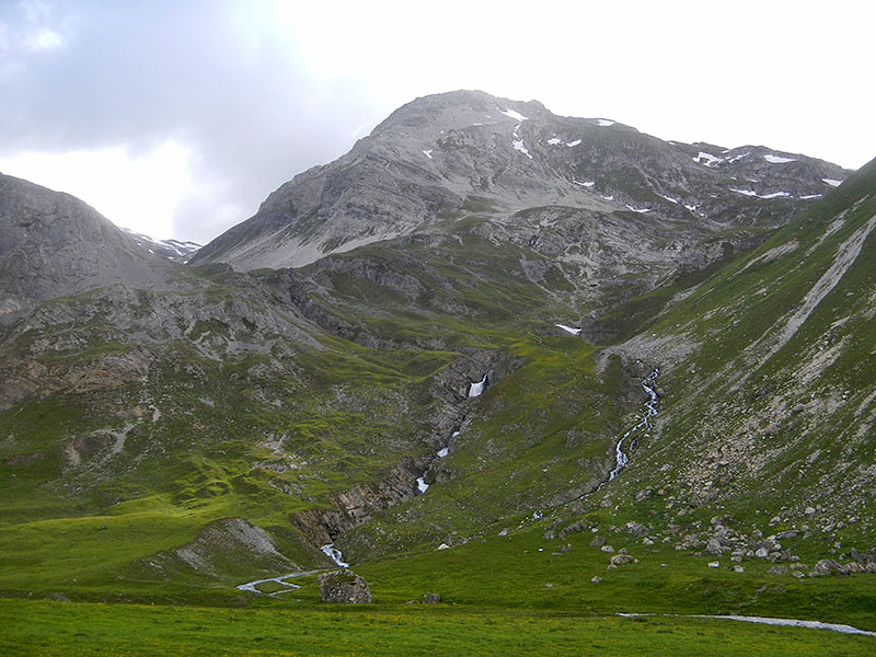 &Uuml;berall sammelt sich das Schmelzwasser