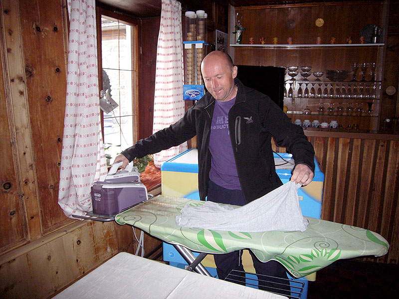 Zum Gl&uuml;ck hatte Reini ein B&uuml;geleisen dabei ;-)