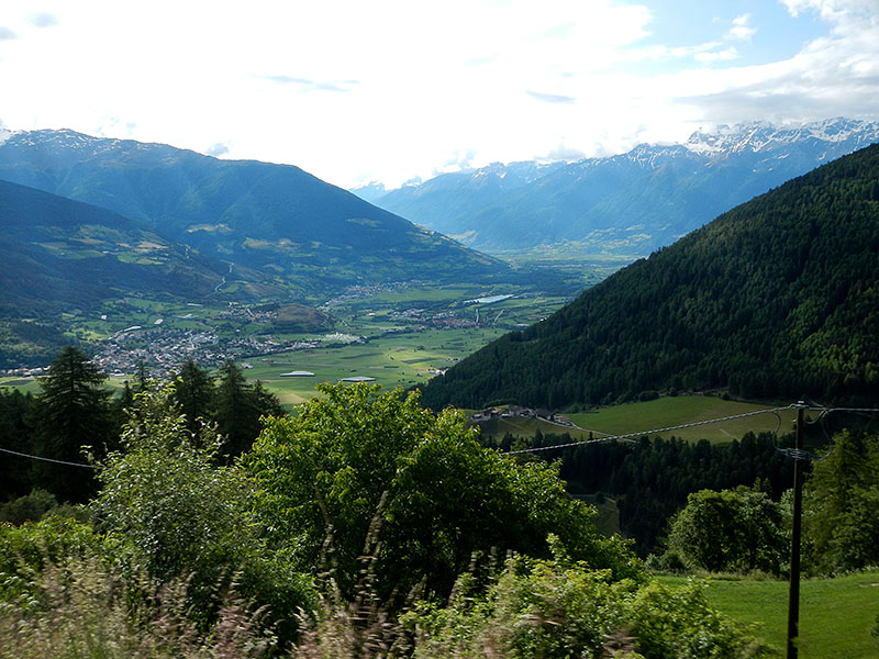 Dort hinunter m&uuml;ssen wir