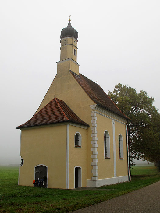 Nochmal die Kapelle von gestern, hier habe ich meine Kontaktlinsen angezogen, weil die Brille im Nebel immer beschlagen ist