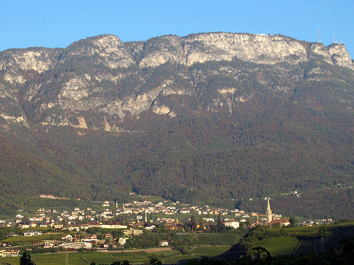 Auf Kaltern scheint schon die Sonne ...