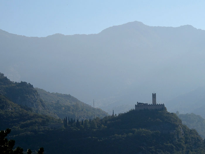 Zur Burg dort dr&uuml;ben fahre ich nachher noch hin