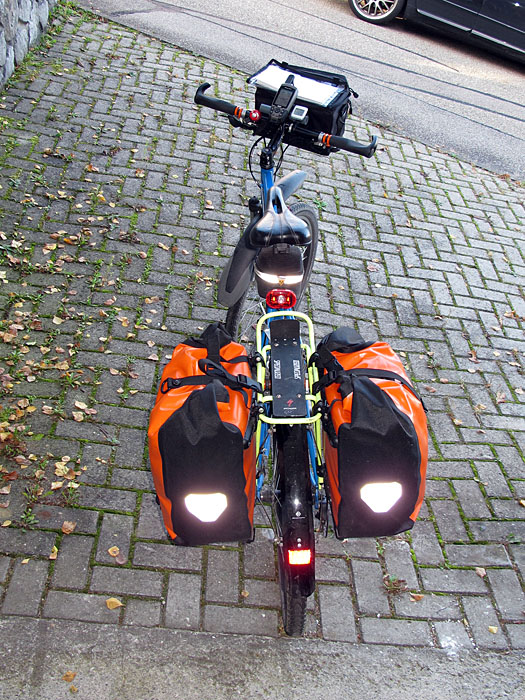 Das Rad mit Gep&auml;ck best&uuml;ckt