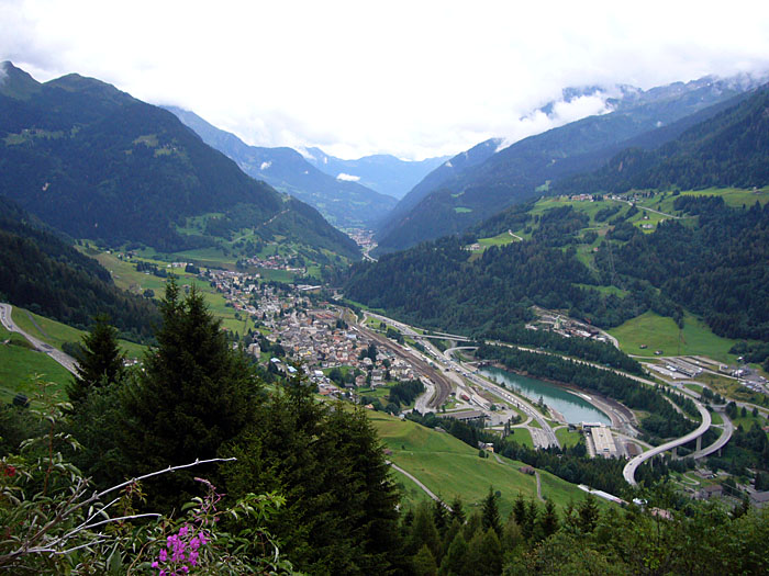 Blick zur&uuml;ck auf Airolo
