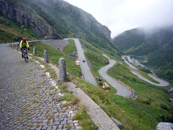 Weiter geht's, die Kehren wollen bezwungen werden