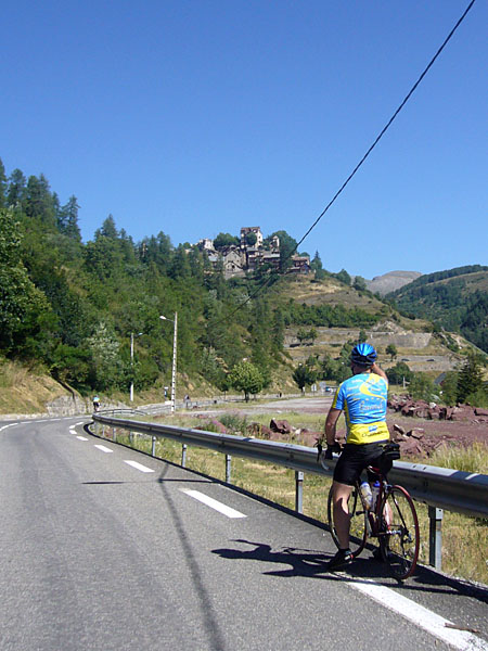 Dort oben müssen wir jetzt hin