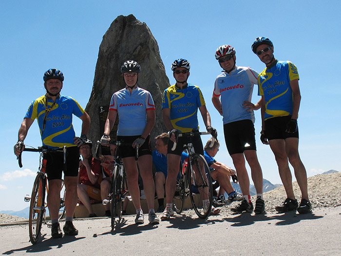 Gruppenbild an der Passhöhe II