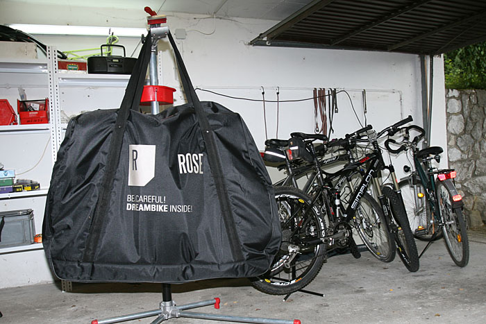 Das Rad ist nun sauber verpackt und wartet auf die Verladung