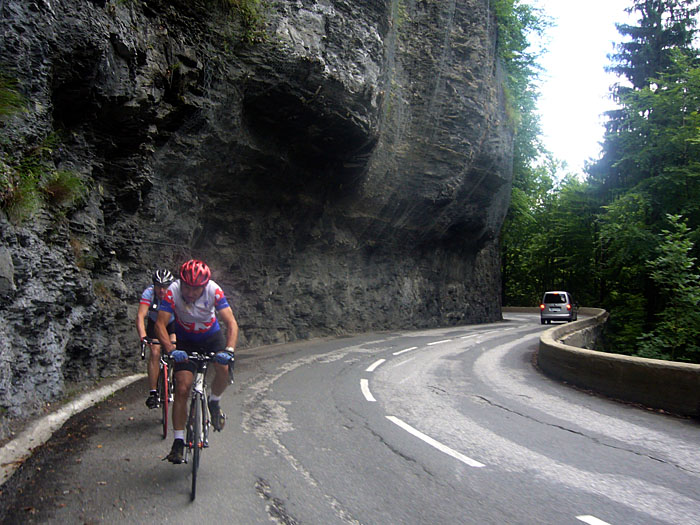 Hanspeter und Markus, immer an der Wand lang