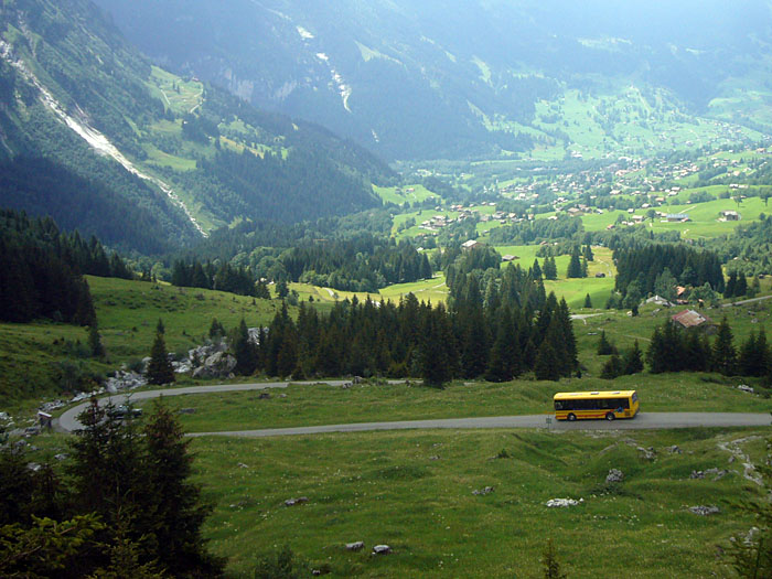 Da unten fährt der Gegenbus