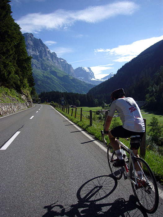 Hanspeter steigt zum Sustenpass hinauf