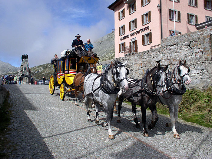 Wer es sich leisten kann, nimmt die Postkutsche ...