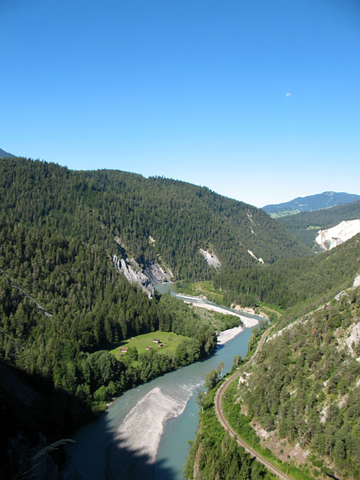 Hier liegt der Rhein etwas schöner, als zuhause im Karlsruher Rheinhafen ;-)