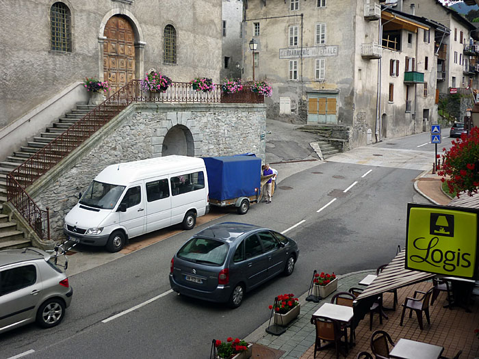 Abladen vor dem Hotel