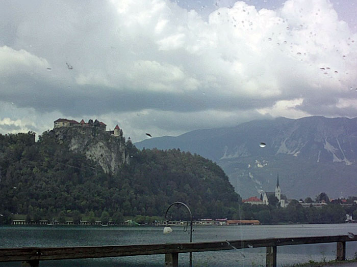 Hilft alles nichts, die letzten Kilometer bis Bled müssen wir ins Auto steigen :-(