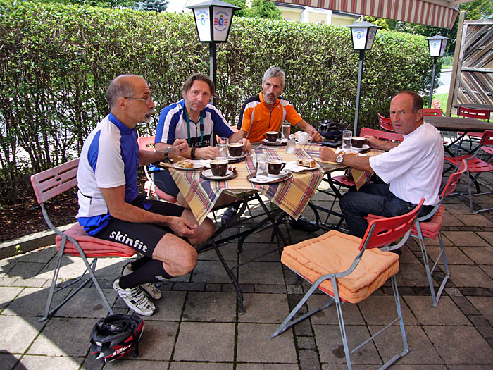 Kaffee und Kuchen stärken die Moral