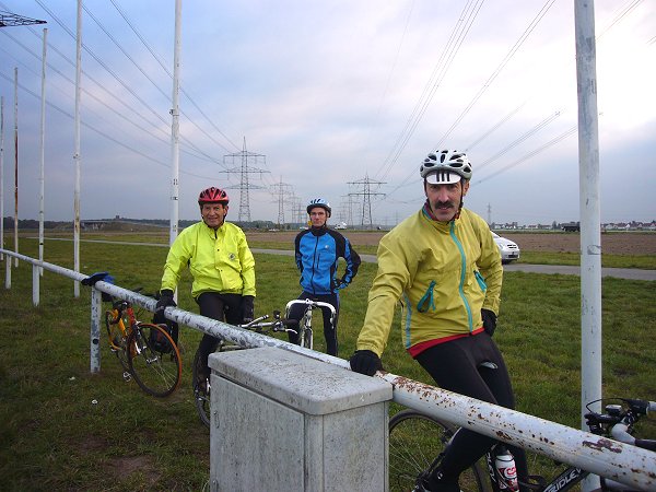 Hanspeter, Clemens und Armin an der Kartbahn