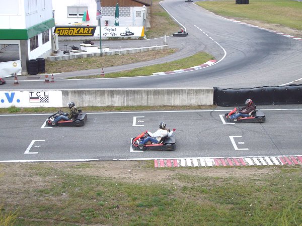 Einige Karts am Start