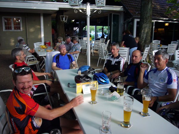 Endlich im Biergarten