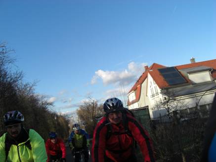 Zumindest täuscht der blaue Himmel gutes Wetter vor