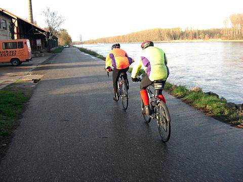 Am Rhein entlang