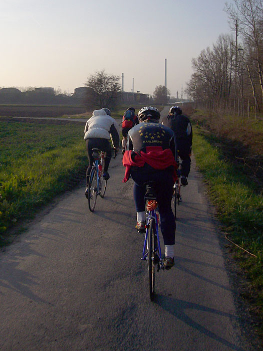 Auf dem Weg zur Rheinbrücke
