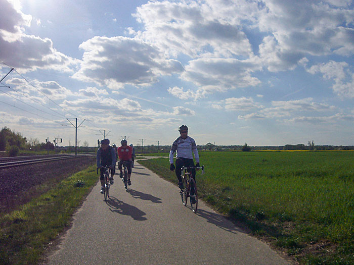 Radweg bei Spöck