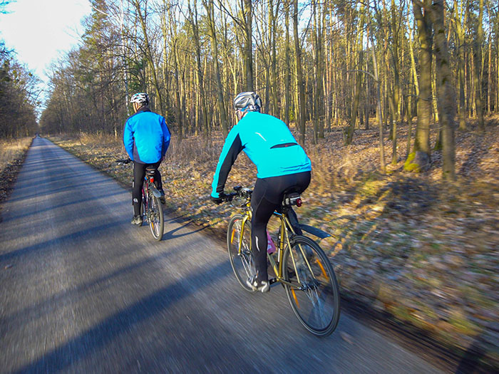 Freihand-Klaus und Tyson, letzterer auf einem Single-Speed