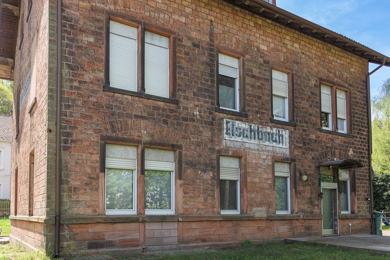 Ehemaliges Bahnhofsgeb&auml;ude von Elschbach ...