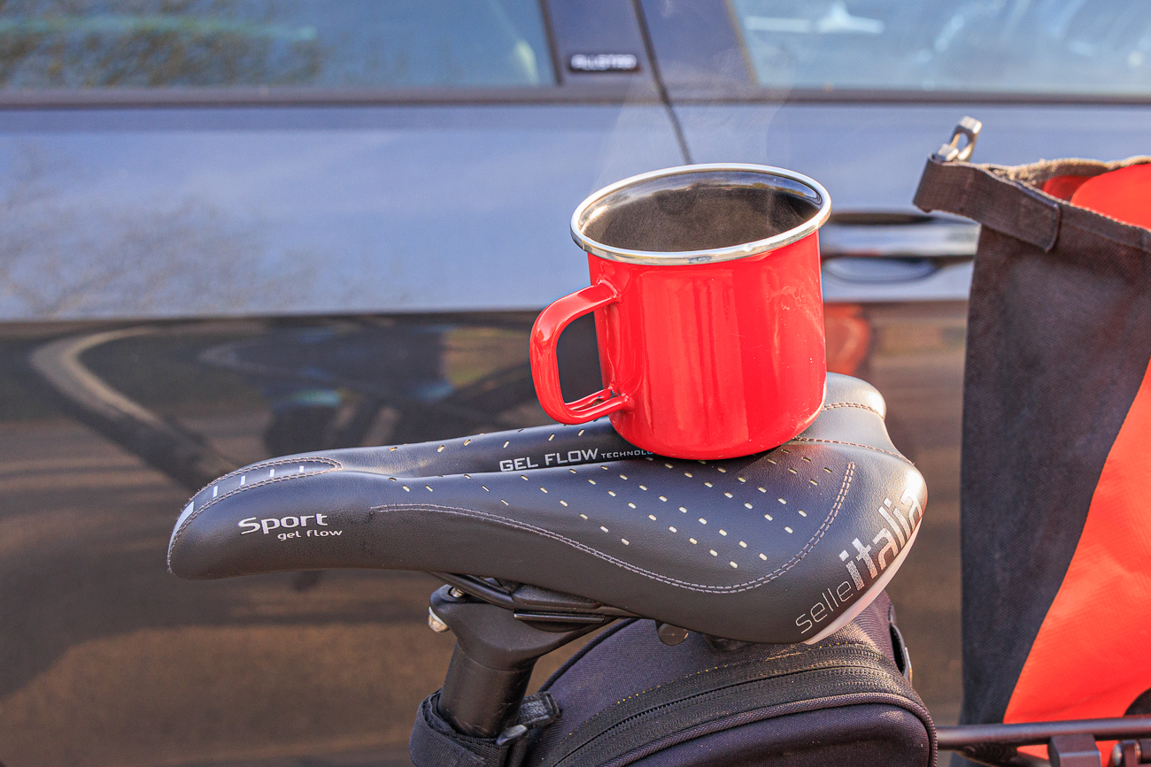 Zur Begr&uuml;&szlig;ung gibt es einen Kaffee - zum Aufw&auml;rmen des Sattels ;-)
