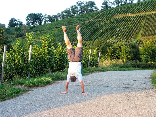 ... wenn die Beine weh tun, muss man auf den Händen laufen