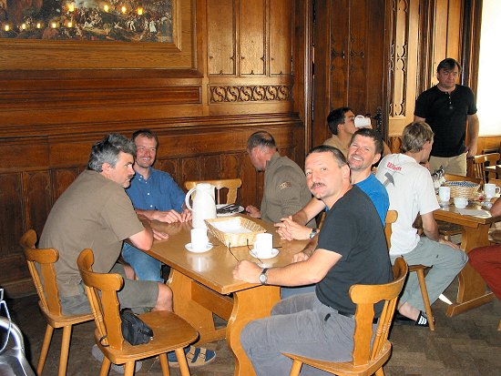 Beim Frühstück in der Juhe von Ortenberg