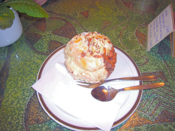 Rothenburger Spezialität: Schneeball 