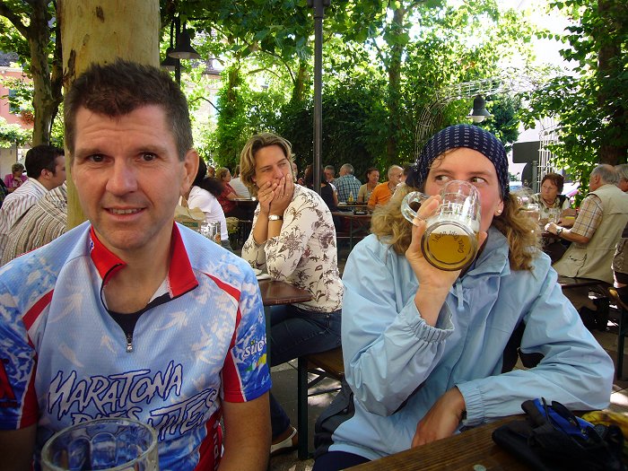 Annegret macht's richtig, ein Prost auf die schöne Tour