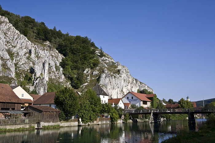 Bruck und Bruckturm, die alte Holzbrücke über den Main-Donau Kanal