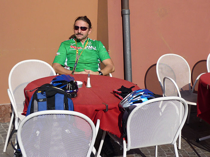 Warten auf den Cappuccino ...
