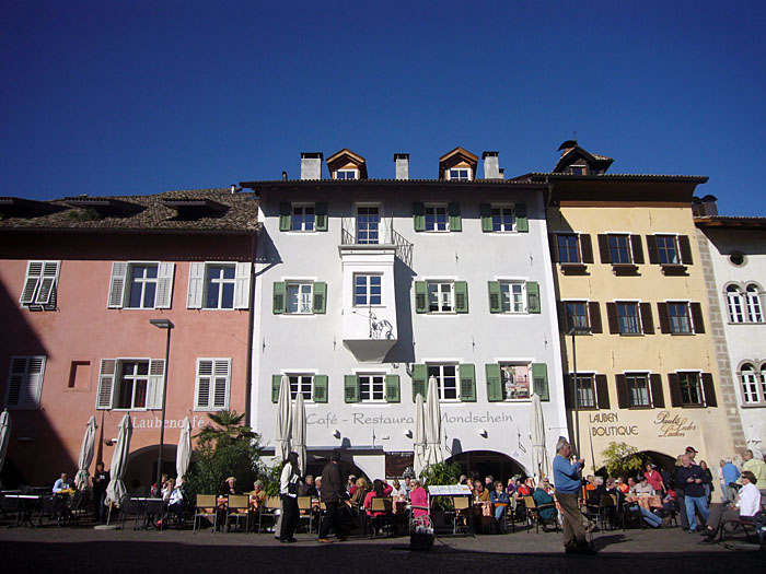 Schöne Häuser in Kaltern