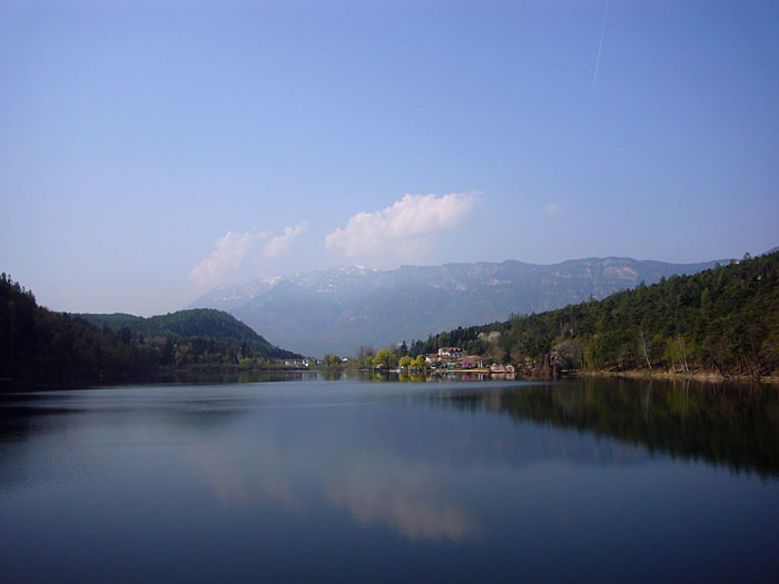 Am großen Montiggler See