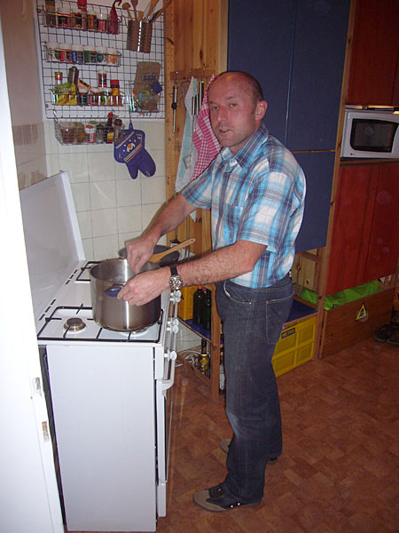 Reini beim Kochen
