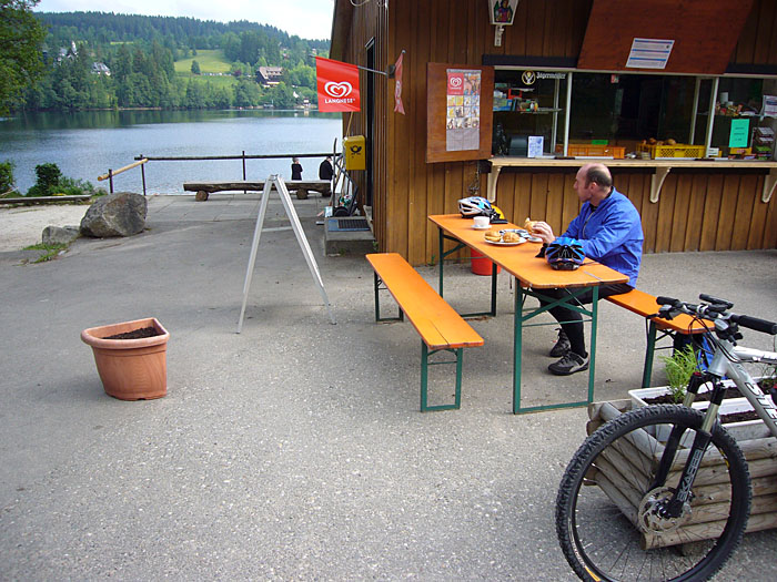 2. Frühstück an einem Campingplatz am Titisee