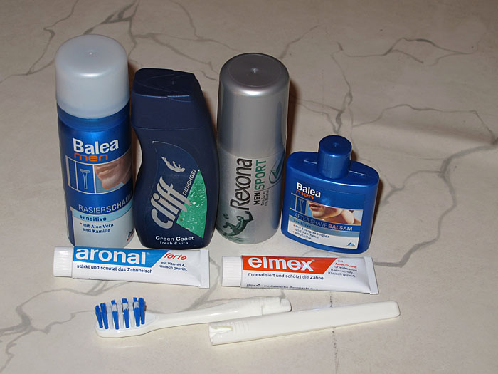 Das Waschzeug, alles möglichst klein und leicht