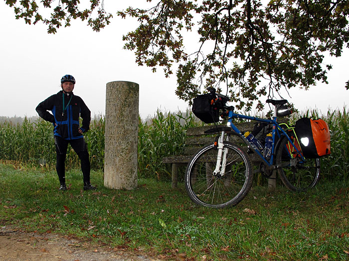 Eine der Wegemarkierungen der Via Claudia