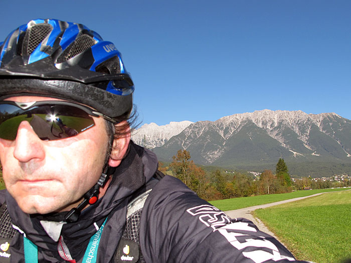 Selbstbildnis w&auml;hrend der Fahrt