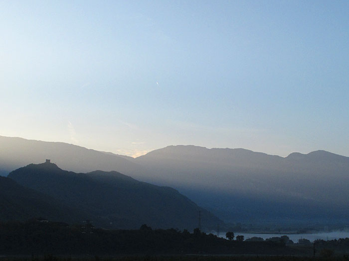 ... aber der tiefer liegende Kalterer See ist noch im Schatten ...