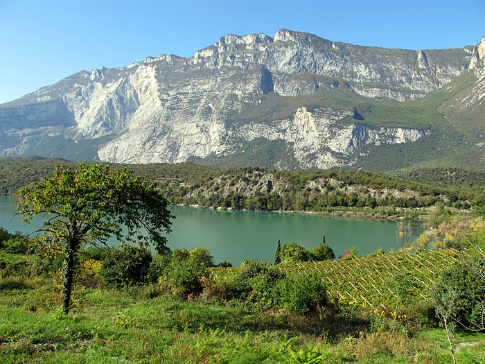 Der Lago di Cav&eacute;dine von weiter oben gesehen