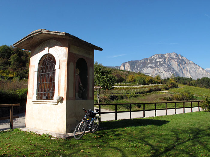 Rastplatz mit Heiligenverehrung