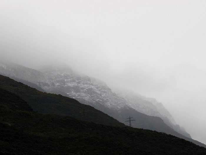 Sonntag Morgen, Schnee auf den Bergen. Zeit um Nachhause zu fahren ...